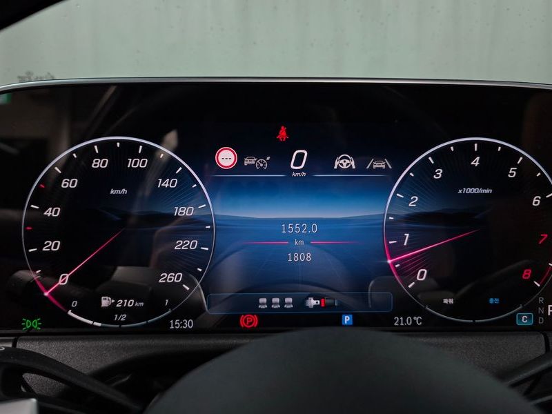 2026 Mercedes-Benz E-Class E200 Avantgarde photo 8