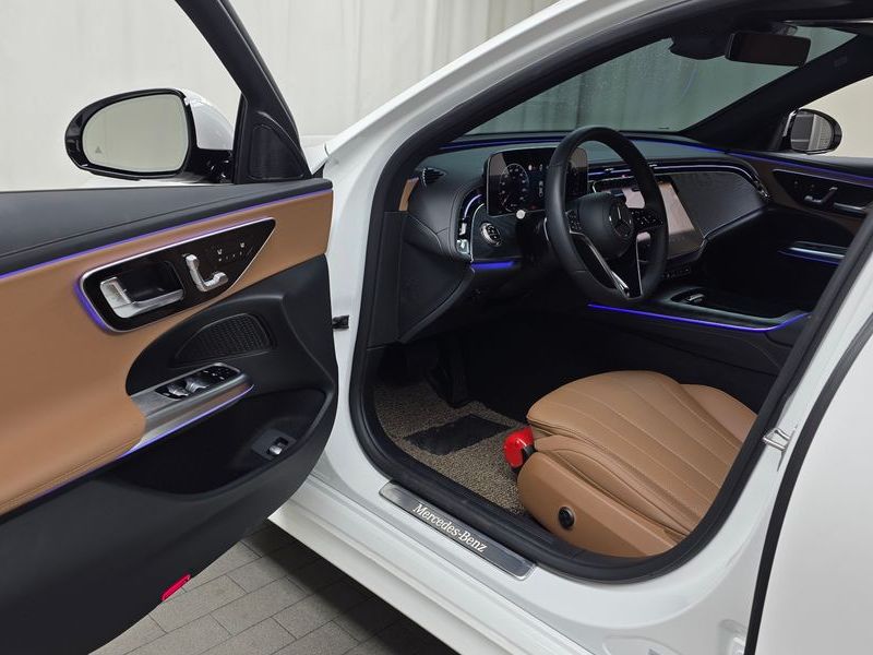 2026 Mercedes-Benz E-Class E200 Avantgarde photo 10