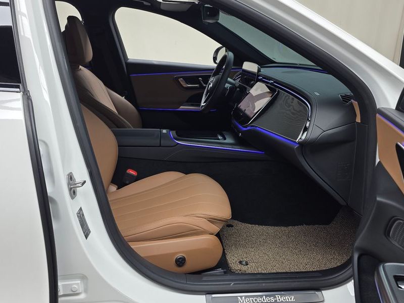 2026 Mercedes-Benz E-Class E200 Avantgarde photo 11