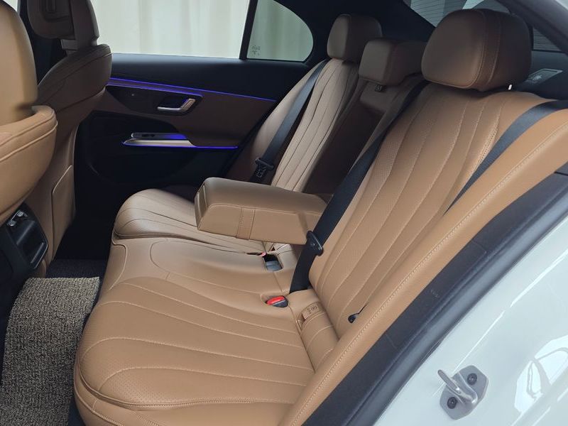 2026 Mercedes-Benz E-Class E200 Avantgarde photo 12