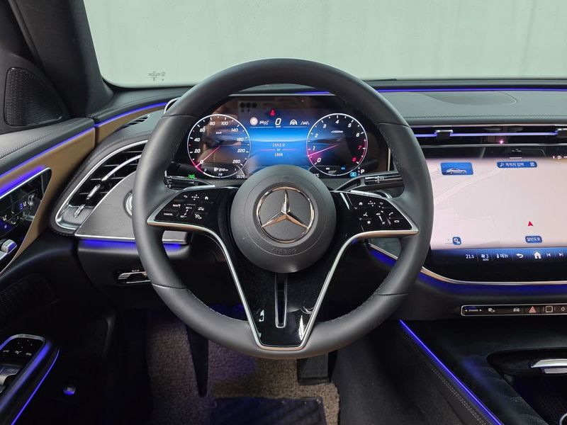 2026 Mercedes-Benz E-Class E200 Avantgarde photo 13