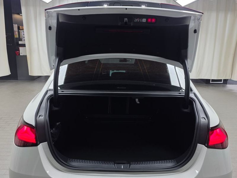 2026 Mercedes-Benz E-Class E200 Avantgarde photo 20