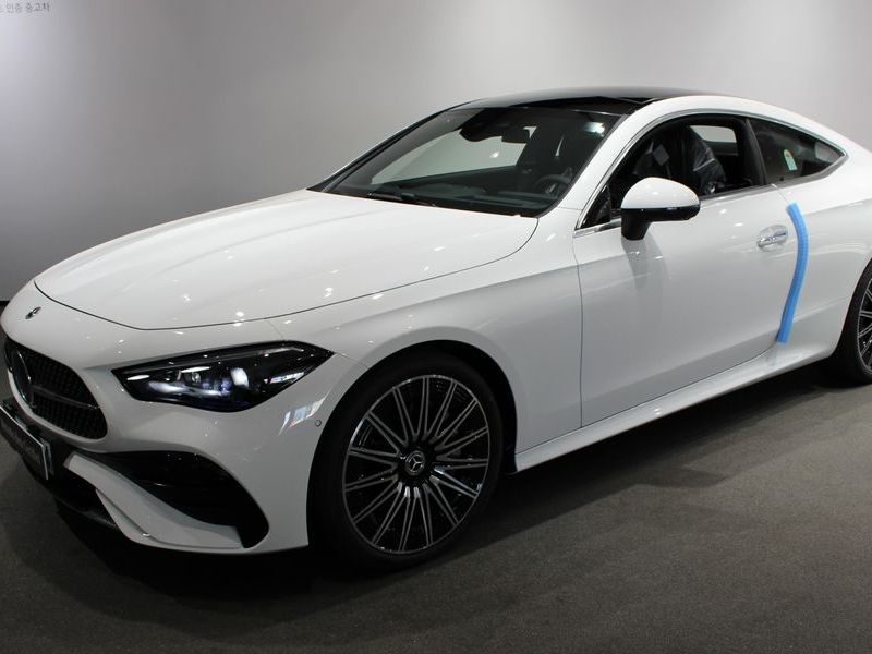 2025 Mercedes-Benz E-Class CLE450 4MATIC Coupe photo 1