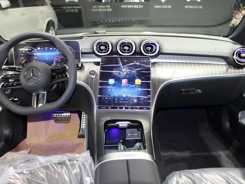 2025 Mercedes-Benz E-Class CLE450 4MATIC Coupe photo 7