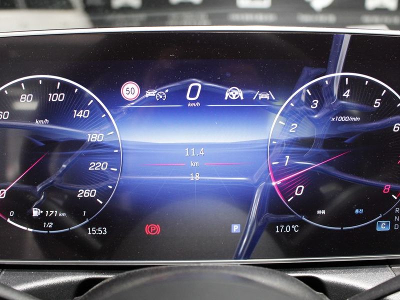 2025 Mercedes-Benz E-Class CLE450 4MATIC Coupe photo 8