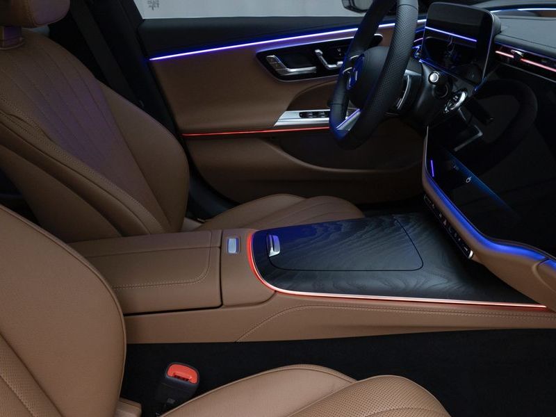 2026 Mercedes-Benz E-Class E300 4MATIC AMG Line photo 13