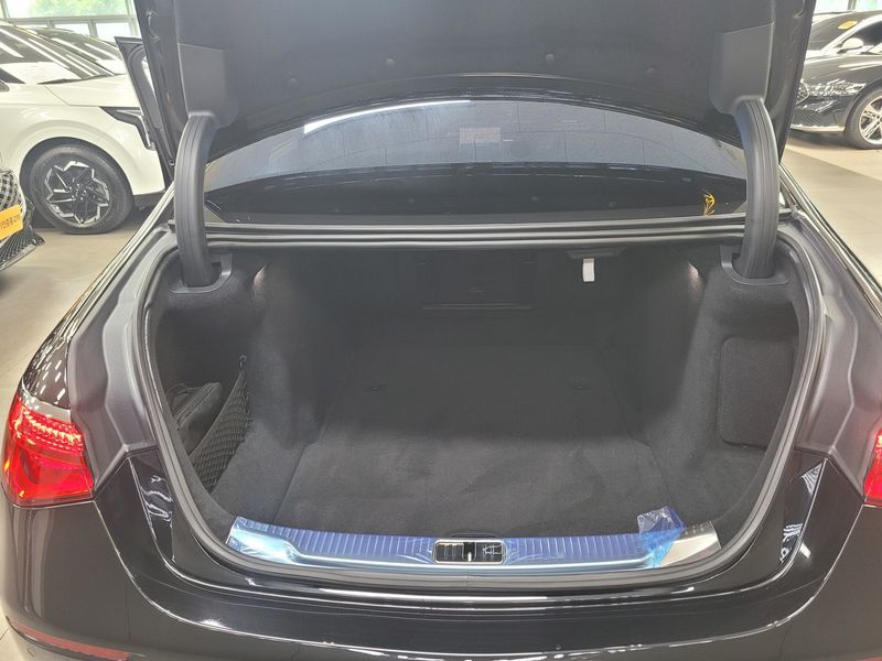 2026 Mercedes-Benz S-Class Maybach S580 4MATIC photo 18