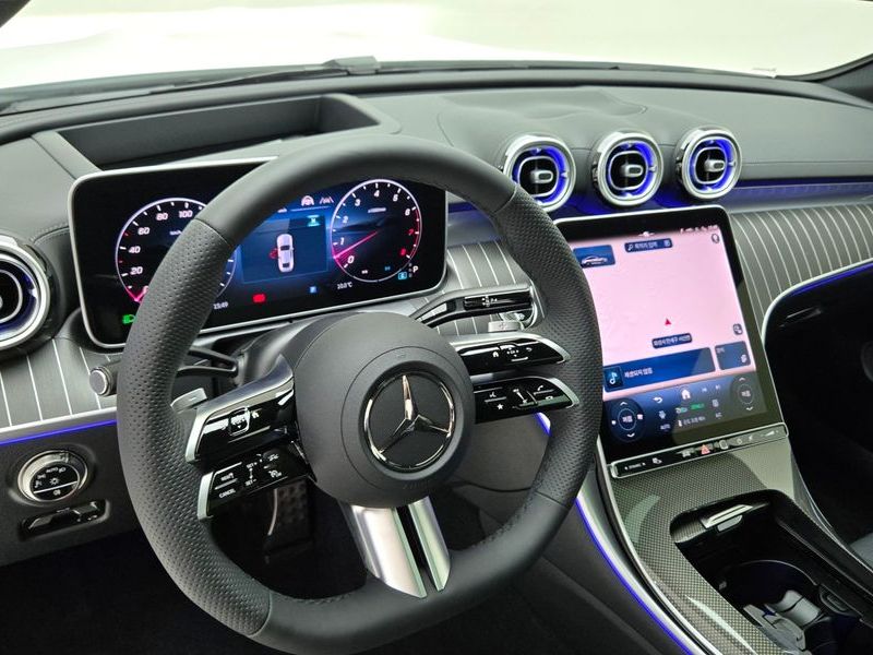 2025 Mercedes-Benz E-Class CLE450 4MATIC Coupe photo 13
