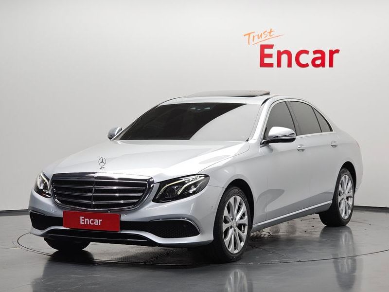 2017 Mercedes-Benz E-Class E220d Exclusive photo 1