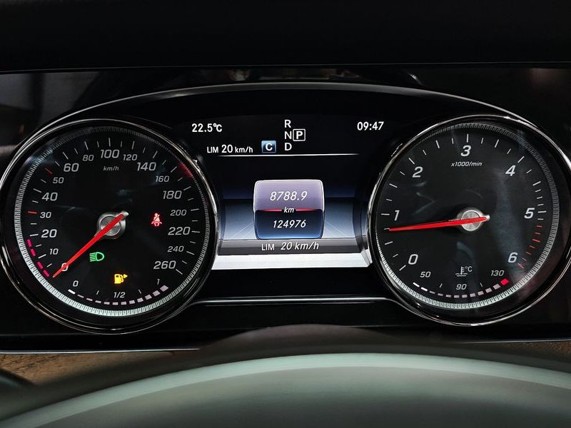 2017 Mercedes-Benz E-Class E220d Exclusive photo 8