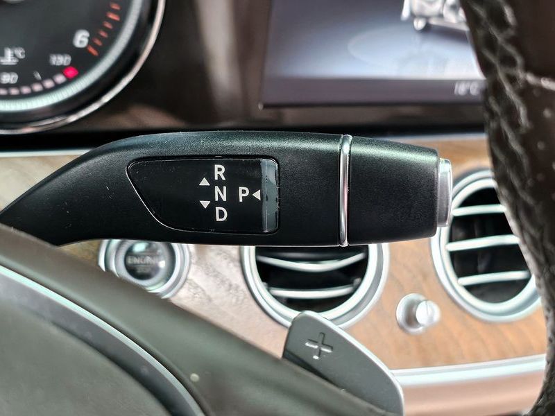 2017 Mercedes-Benz E-Class E220d Exclusive photo 9