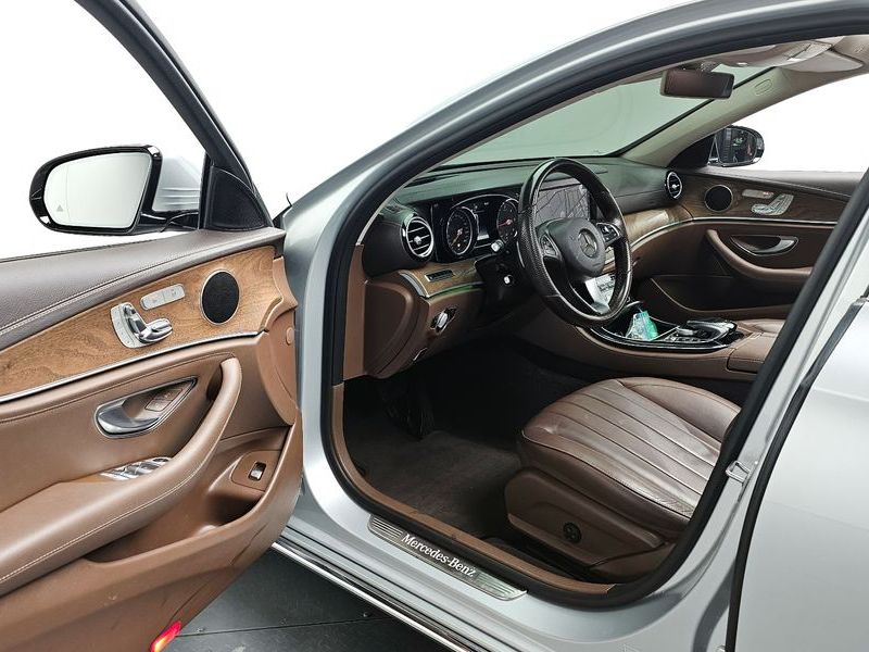 2017 Mercedes-Benz E-Class E220d Exclusive photo 10