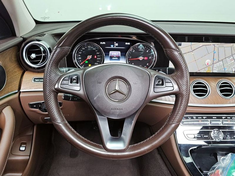 2017 Mercedes-Benz E-Class E220d Exclusive photo 12