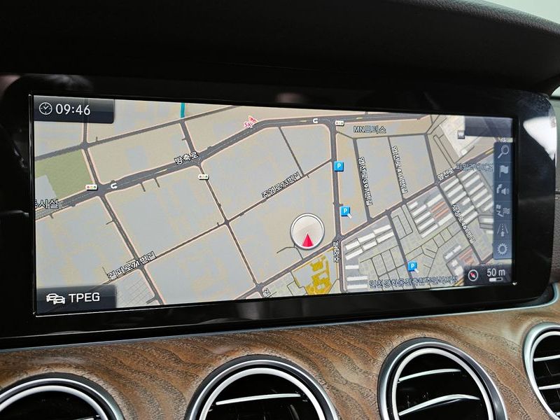 2017 Mercedes-Benz E-Class E220d Exclusive photo 14