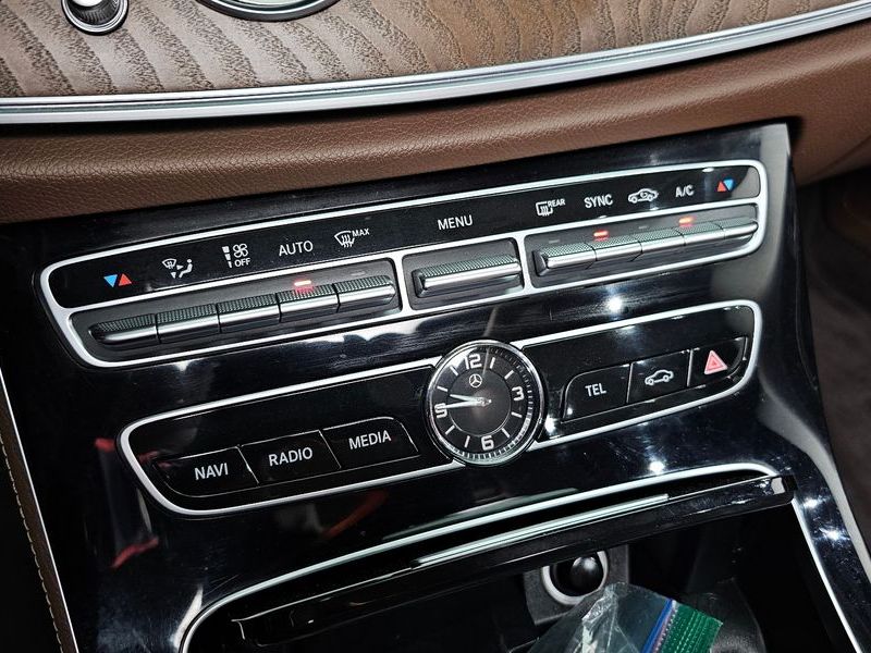 2017 Mercedes-Benz E-Class E220d Exclusive photo 18
