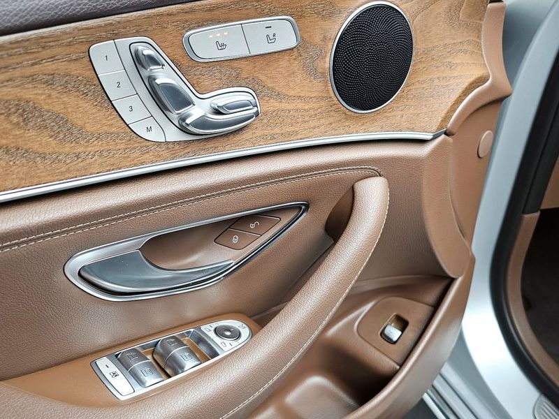 2017 Mercedes-Benz E-Class E220d Exclusive photo 20