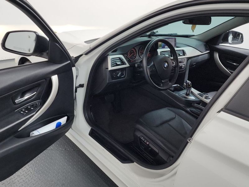 2014 BMW 3 Series 320d ED Edition photo 10