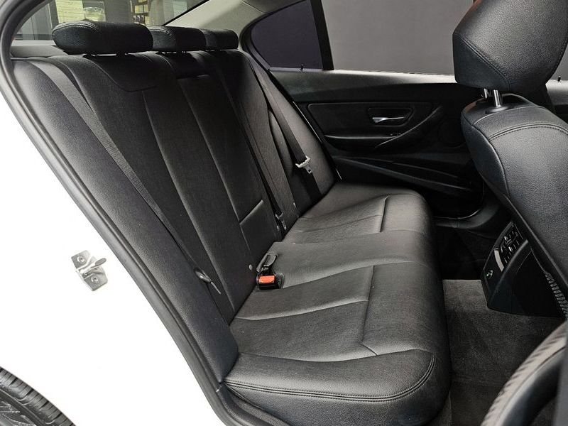 2014 BMW 3 Series 320d photo 12