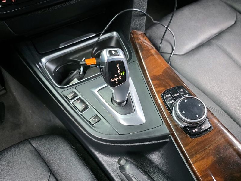 2014 BMW 3 Series 320d xDrive photo 9