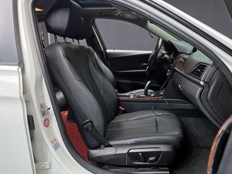 2014 BMW 3 Series 320d xDrive photo 10