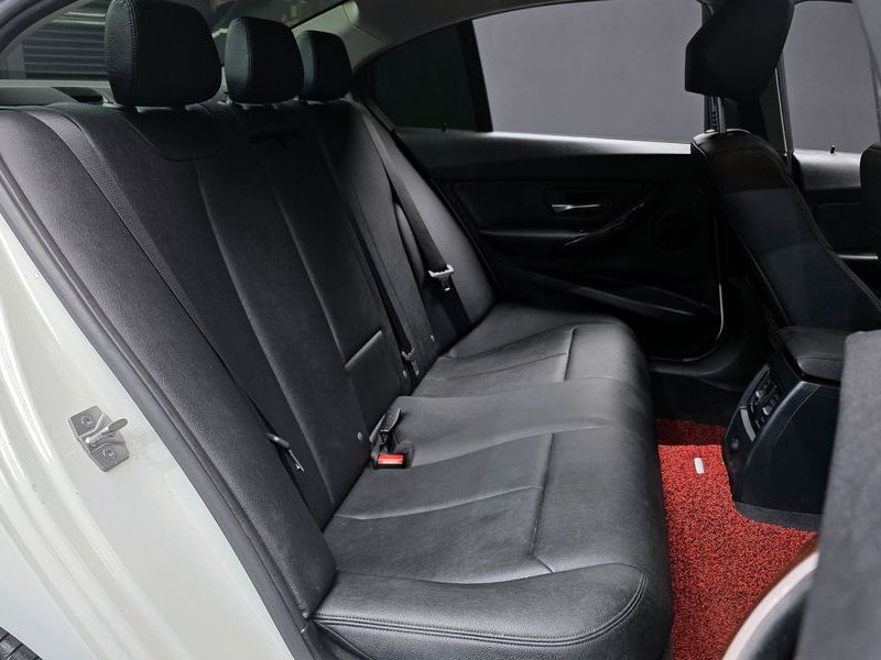 2014 BMW 3 Series 320d xDrive photo 12