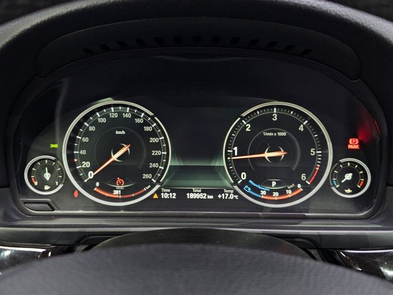 2013 BMW 5 Series 525d xDrive photo 8