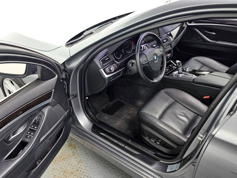 2013 BMW 5 Series 525d xDrive photo 10