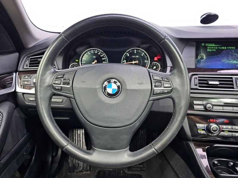 2013 BMW 5 Series 525d xDrive photo 12
