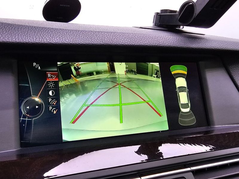 2013 BMW 5 Series 525d xDrive photo 13