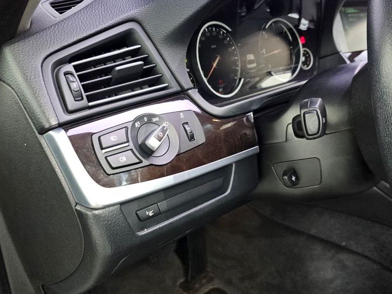 2013 BMW 5 Series 525d xDrive photo 18