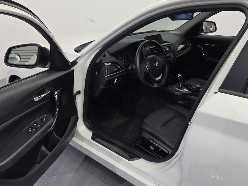 2013 BMW 1 Series 118d Urban Pack1 5Dr photo 10