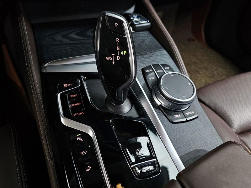 2021 BMW 6 Series 620d Luxury photo 9