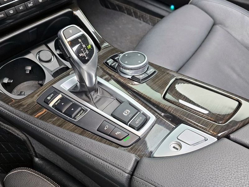 2015 BMW 5 Series 528i Luxury Plus photo 9
