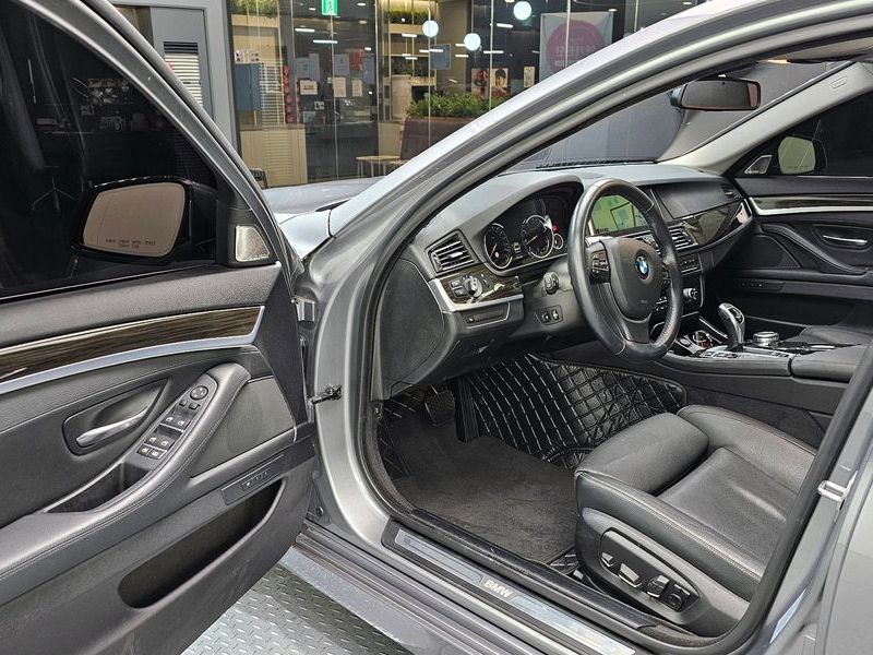 2015 BMW 5 Series 528i Luxury Plus photo 11