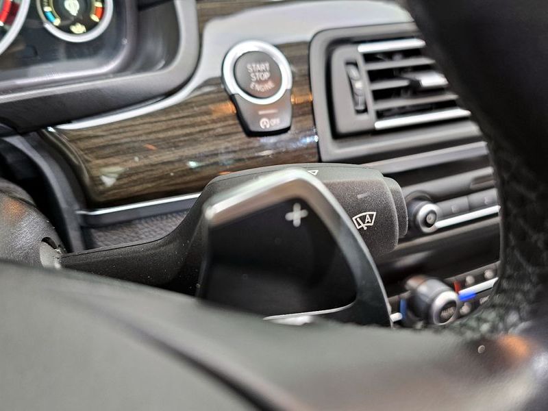 2015 BMW 5 Series 528i Luxury Plus photo 17