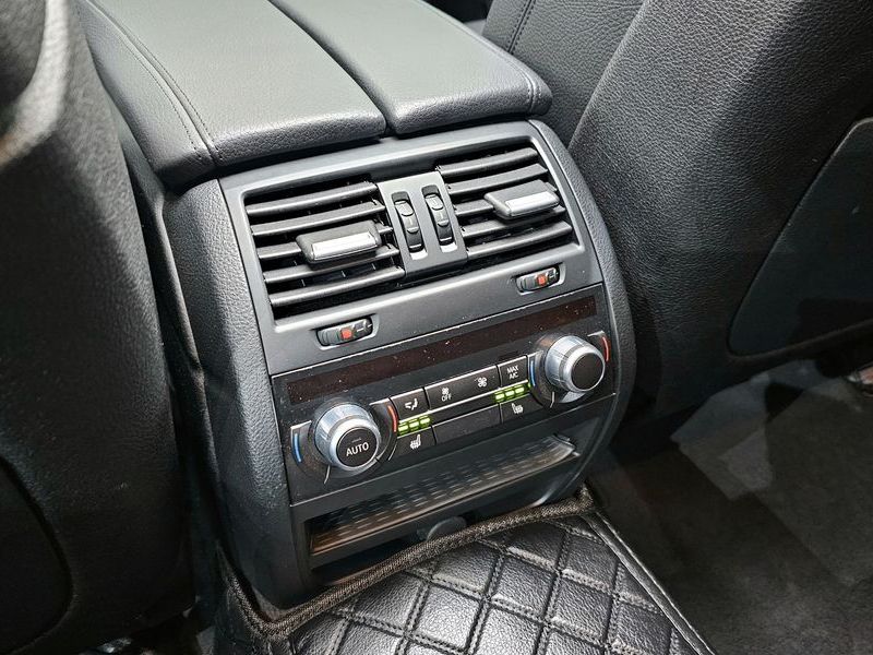 2015 BMW 5 Series 528i Luxury Plus photo 18
