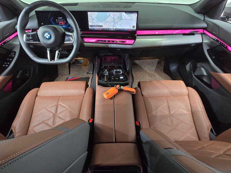 2026 BMW 5 Series 530e xDrive M Sport photo 7