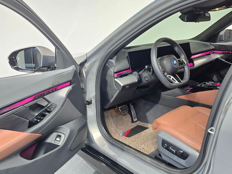 2026 BMW 5 Series 530e xDrive M Sport photo 10