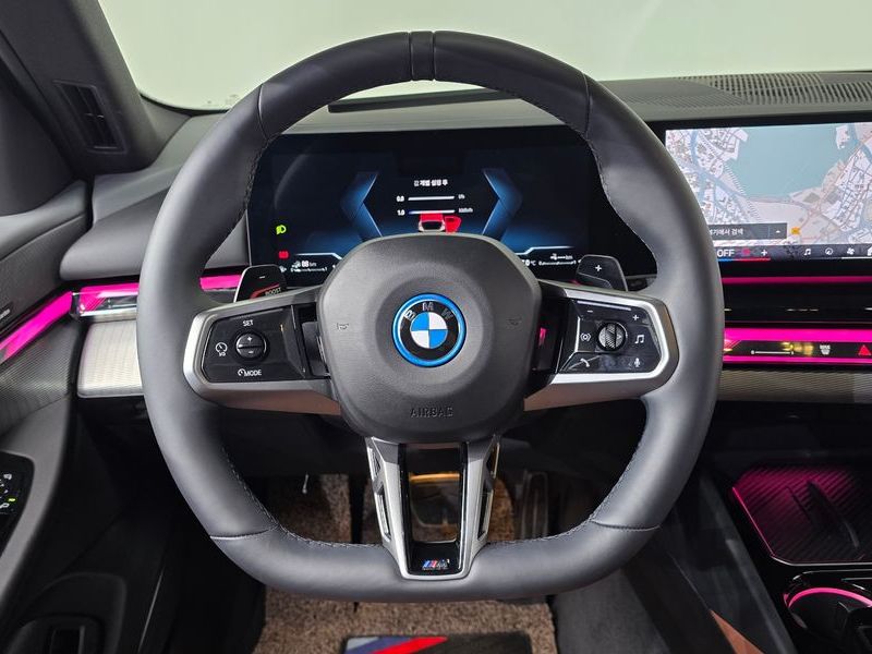 2026 BMW 5 Series 530e xDrive M Sport photo 12