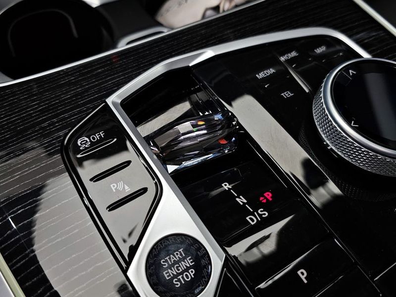 2026 BMW X5 xDrive 30d M Sport photo 9