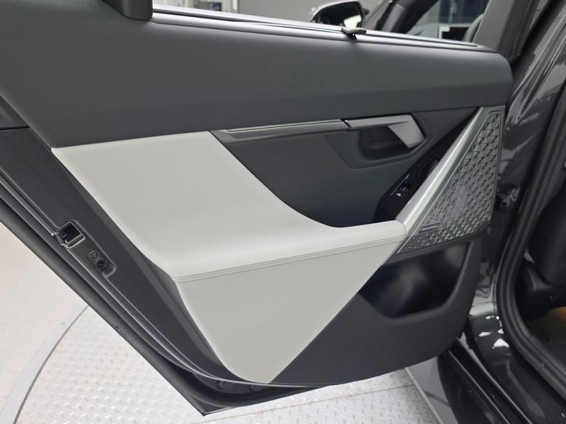 2026 BMW M5 Sedan photo 25