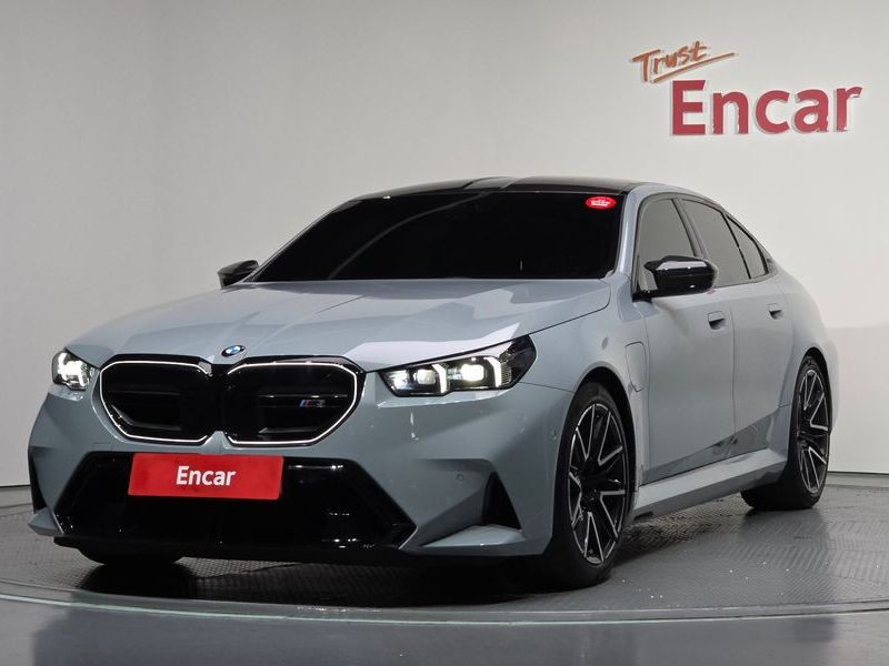 2026 BMW M5 Sedan photo 1