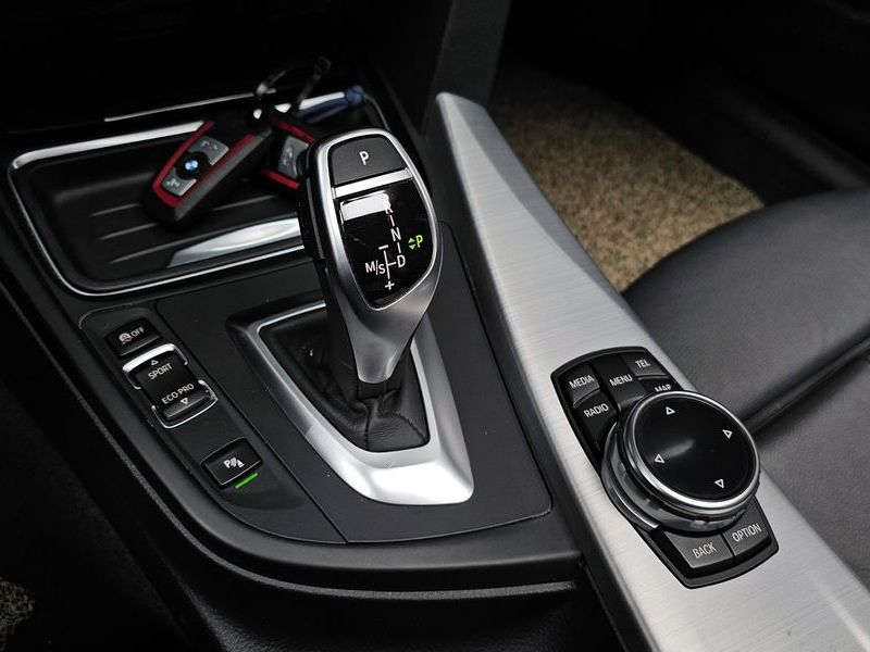 2014 BMW 3 Series 325d Sport photo 9