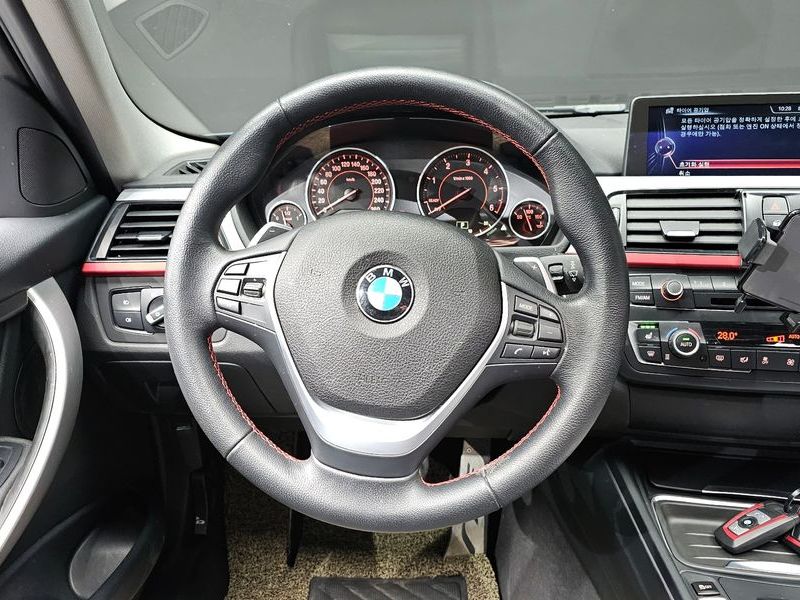 2014 BMW 3 Series 325d Sport photo 13