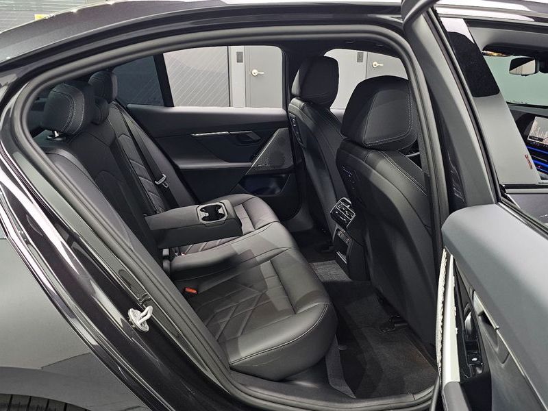 2026 BMW 5 Series 520i M Sport photo 11