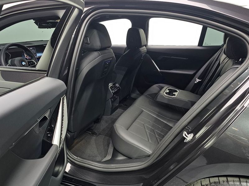 2026 BMW 5 Series 520i M Sport photo 12