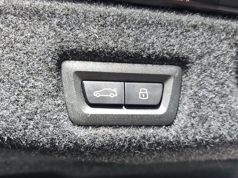 2026 BMW 5 Series 520i M Sport photo 19