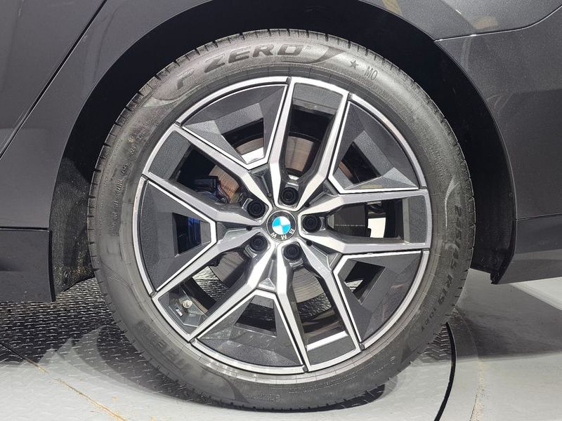 2026 BMW 5 Series 520i M Sport photo 21