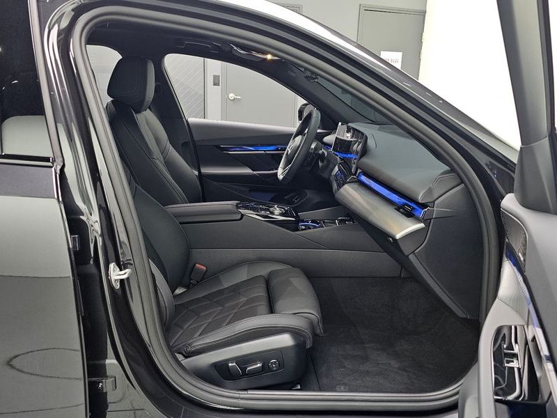 2026 BMW 5 Series 520i M Sport photo 26