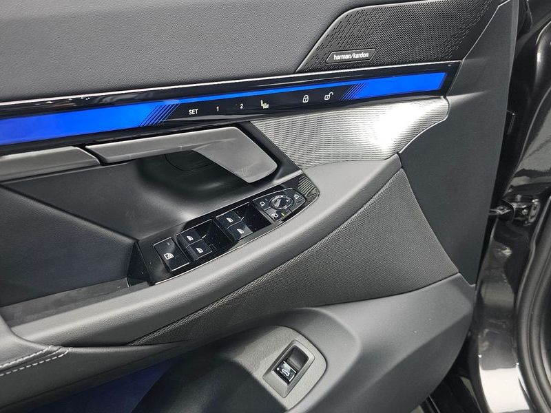 2026 BMW 5 Series 520i M Sport photo 27